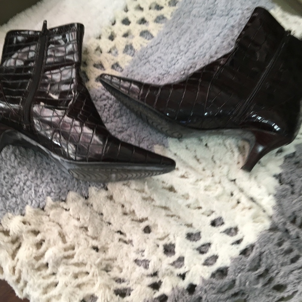 Shoe - Picture 3 of 3